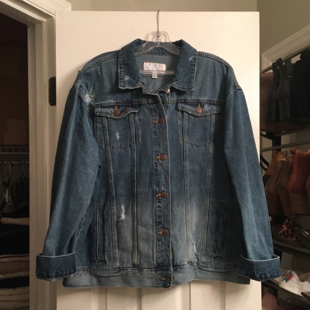 NWT distressed dark jean trucker jacket Time & Tru